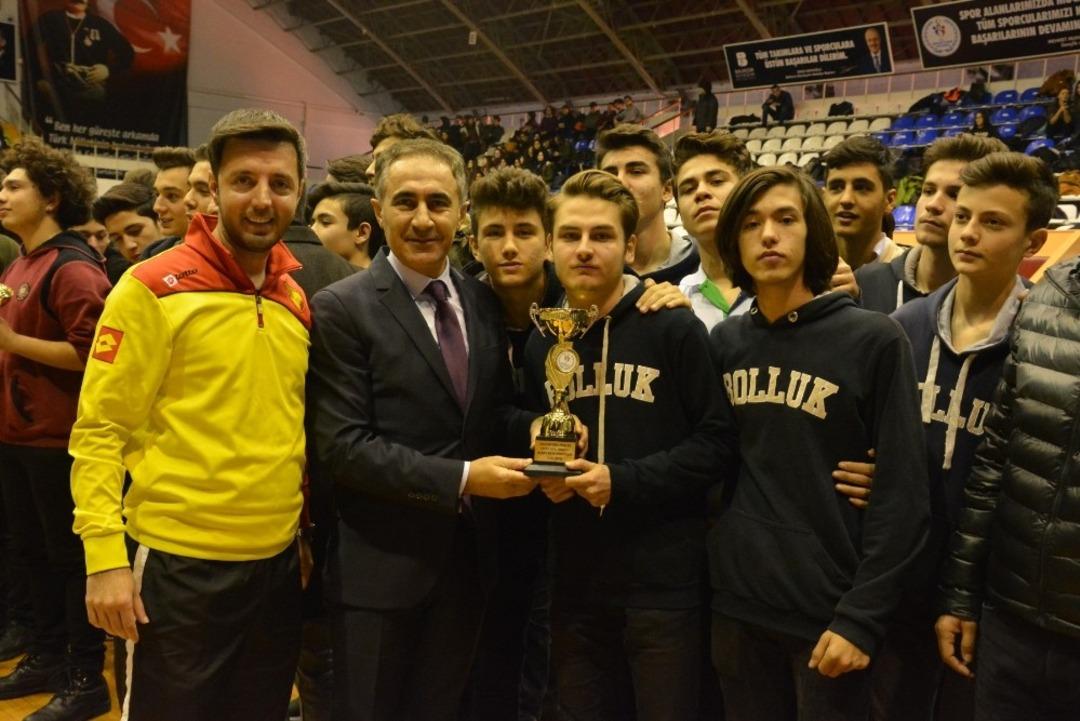 Okul sporları &ouml;d&uuml;l t&ouml;reni yapıldı