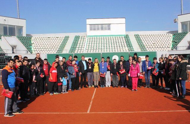 Mersin’de özel sporculara tenis etkinliği