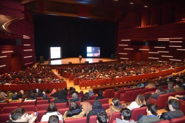 “İnsan Değerleriyle Yaşar” seminerine yoğun ilgi