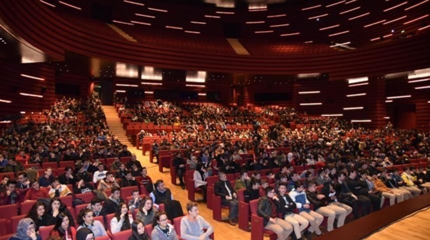 &ldquo;İnsan Değerleriyle Yaşar&rdquo; seminerine yoğun ilgi