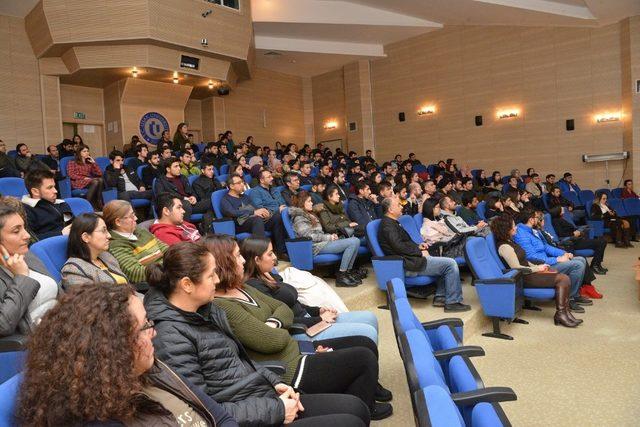 Uşak’ta “Ailenin Korunması ve Kadına Karşı Şiddetin Önlenmesi” konferansı