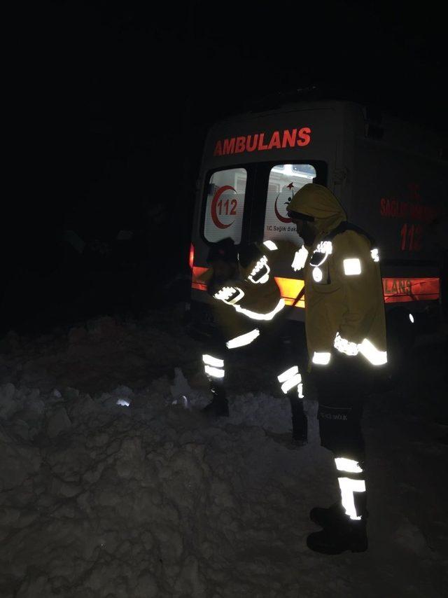 Sağlık ekipleri, k&uuml;rekle yol a&ccedil;ıp hastaya ulaştı 2