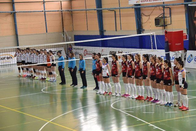 İdman Yurduspor, Kütahya Voleybol Takımını yendi