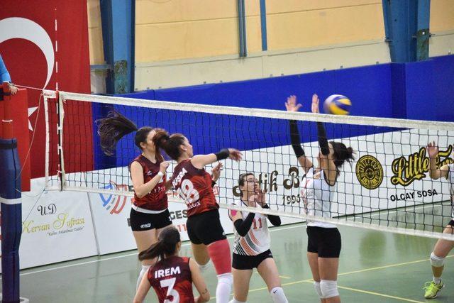 İdman Yurduspor, Kütahya Voleybol Takımını yendi