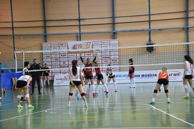 İdman Yurduspor, Kütahya Voleybol Takımını yendi