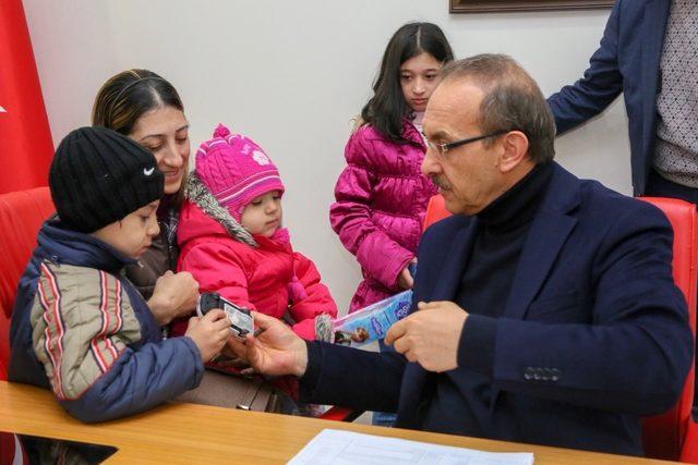 Vali Yavuz, vatandaşları dinlemeye devam ediyor