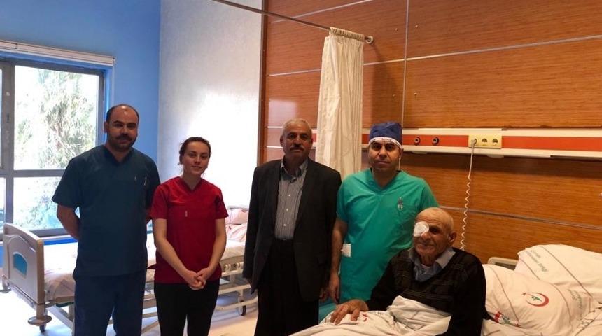 83 yaşındaki vatandaş vali eşinin girişimiyle sağlığına kavuştu