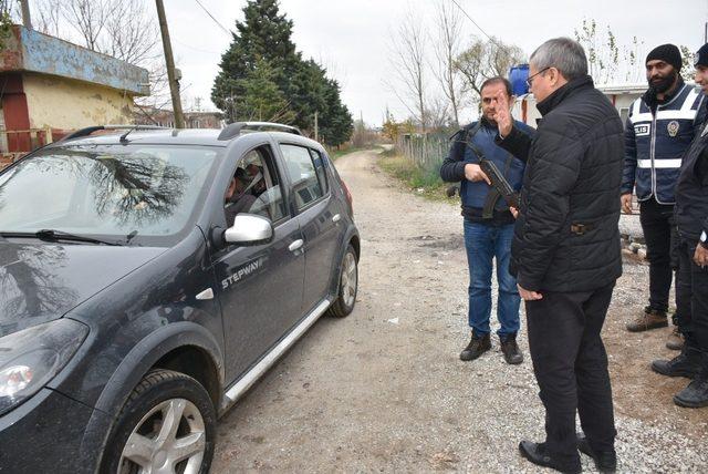 Vali Deniz hem polisleri hem esnafı ziyaret etti