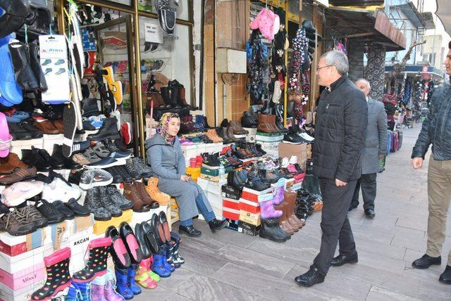 Vali Deniz hem polisleri hem esnafı ziyaret etti