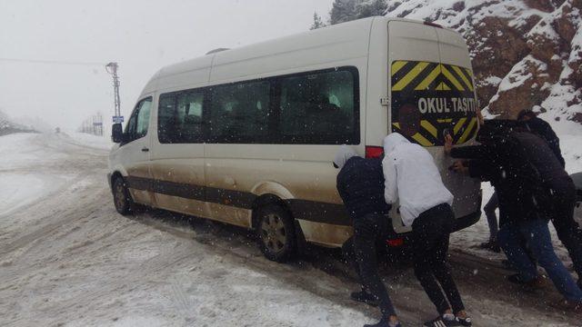 Şarampole devrilen iş makinesinin operatörü öldü