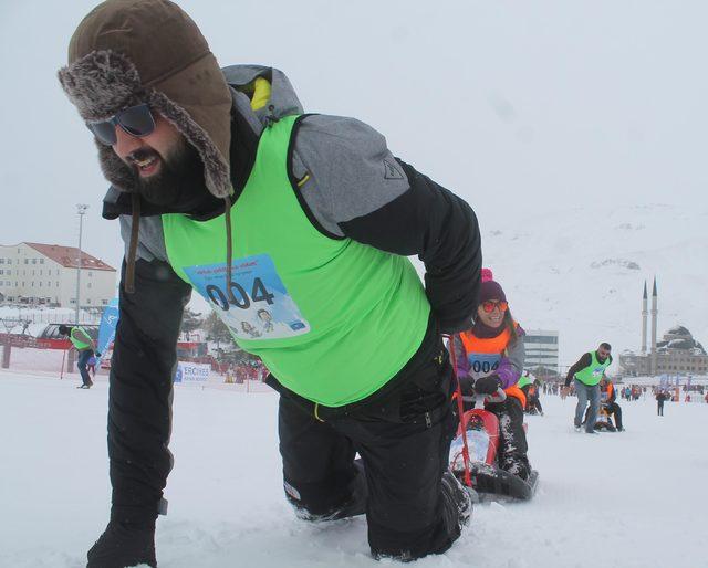 Erciyes'te eşler arası kızak çekme yarışması yapıldı