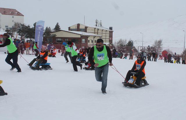 Erciyes'te eşler arası kızak çekme yarışması yapıldı