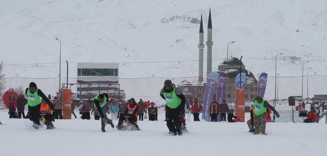 Erciyes'te eşler arası kızak çekme yarışması yapıldı