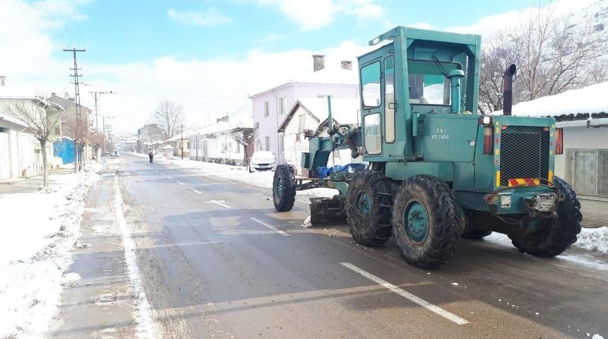 İnönü Belediyesinden kar yağışında anında müdahale