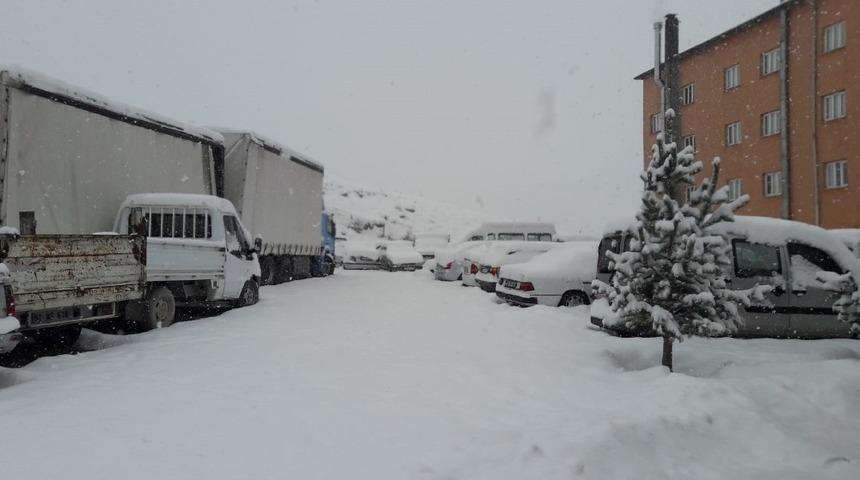 Gürün’de kar etkili oldu