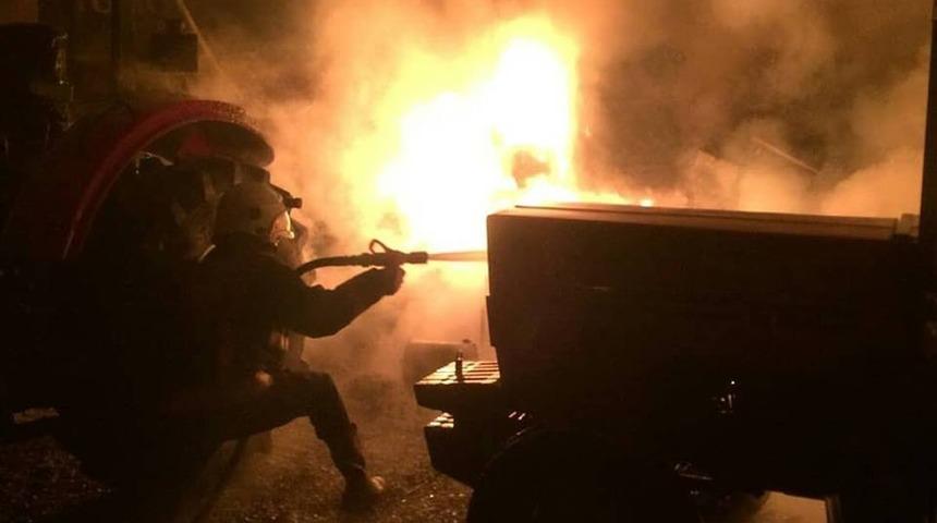 Elazığ’da traktör bayiinde çıkan yangın maddi zarar verdi