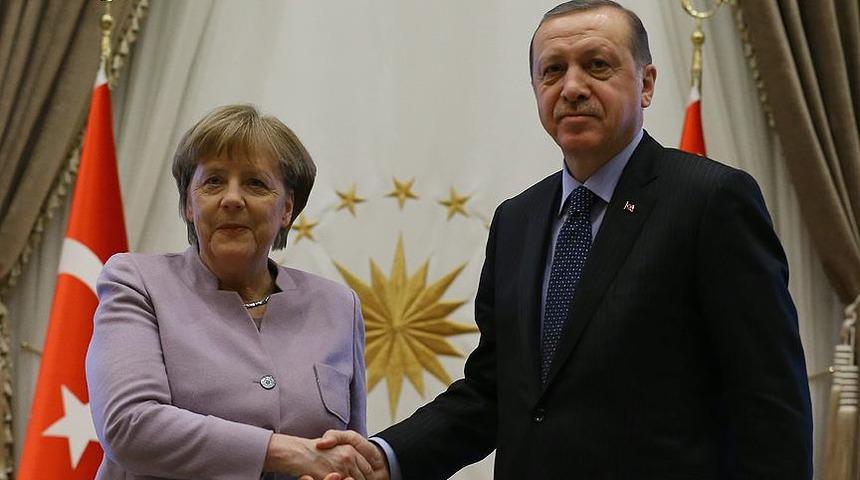 Erdoğan ve Merkel arasında kritik görüşme