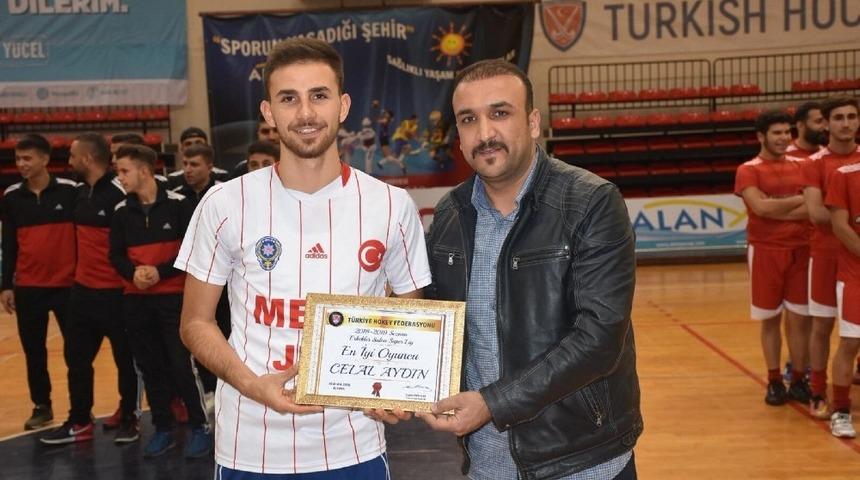 Hokey S&uuml;per Ligi En İyi Oyuncu Unvanı Yine Celal Aydın&rsquo;ın Oldu