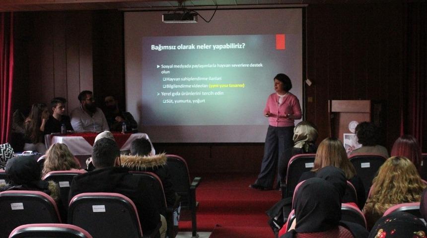 G&ouml;k&ccedil;ebey Kamp&uuml;s&uuml; &ouml;ğrencileri hayvan haklarına dikkat &ccedil;ekti