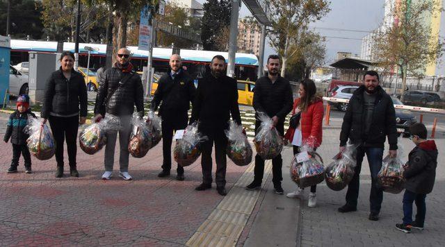 Metro işçilerinden İZBAN işçilerine jest