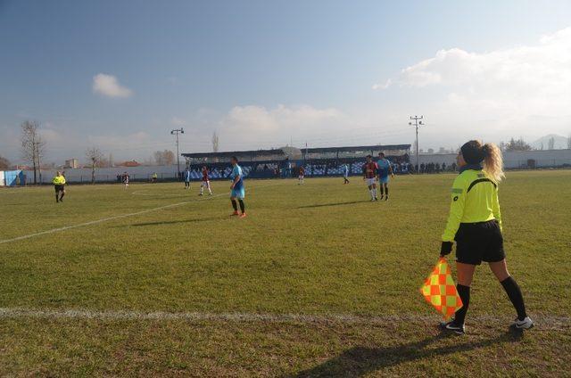 Selendi Belediyespor Play-Off yolunda yara aldı