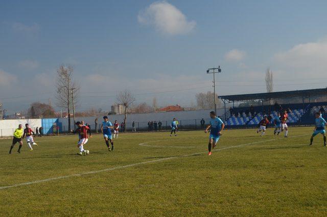 Selendi Belediyespor Play-Off yolunda yara aldı