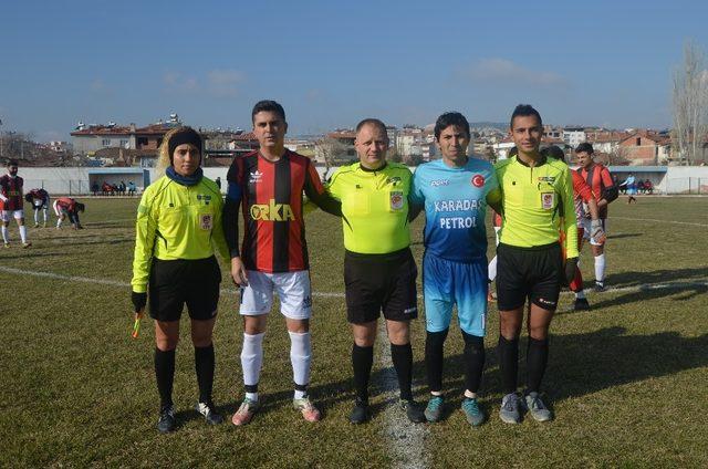 Selendi Belediyespor Play-Off yolunda yara aldı