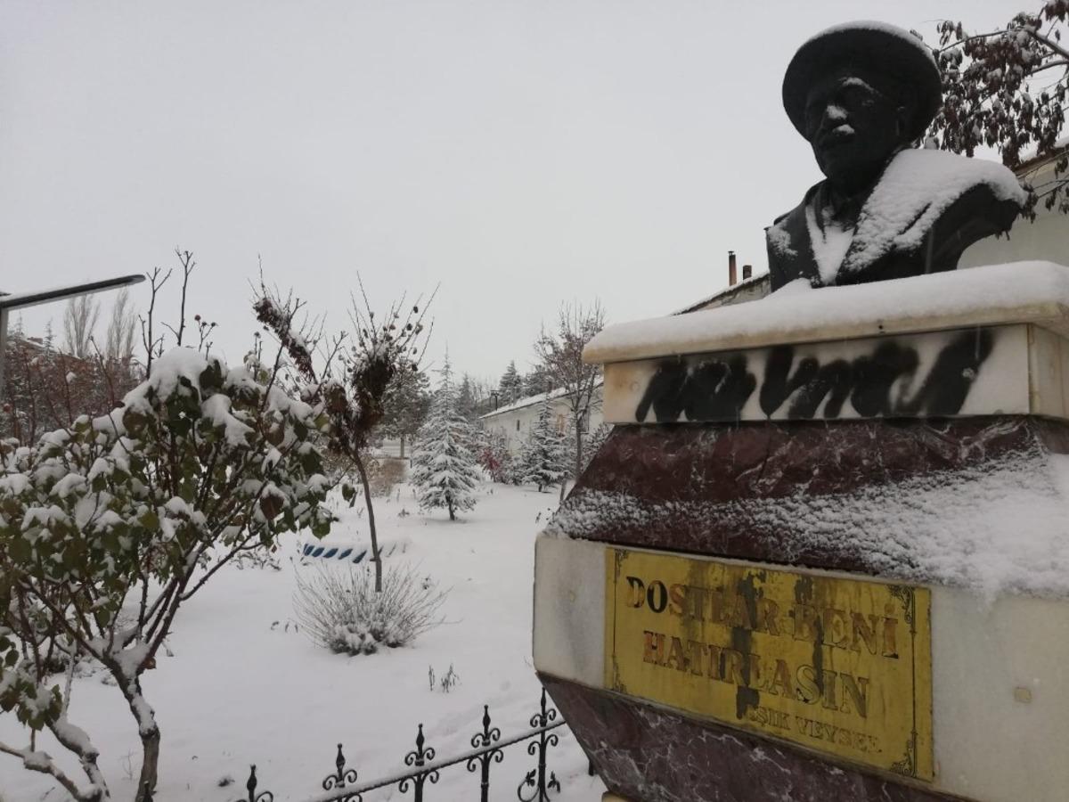 Malatya&rsquo;da kar yağışı etkili oluyor