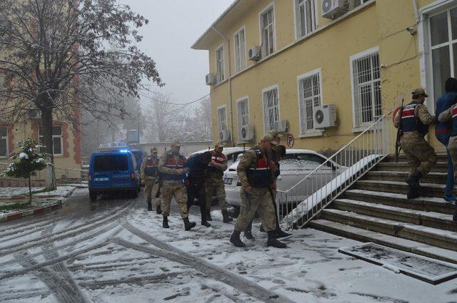 Fıstık hırsızları olduğu iddia edilen şahıslar yakalandı