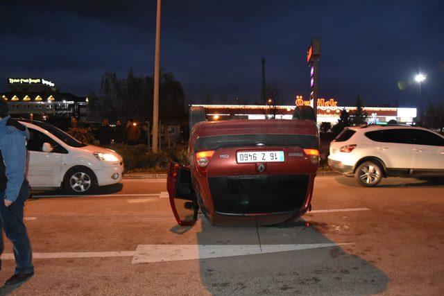 İnegöl'de takla atan otomobildeki kadın yolcu yaralandı