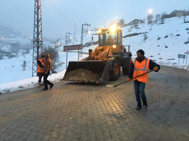 Beytüşşebap ve Uludere’de okullara kar tatili