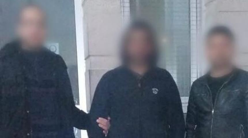 Bot şişirirken yakalanan iki insan taciri tutuklandı