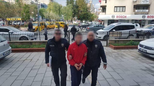 Kuşadası’nda 5 ayrı hırsızlık olayının şüphelisi iki kişi yakalandı