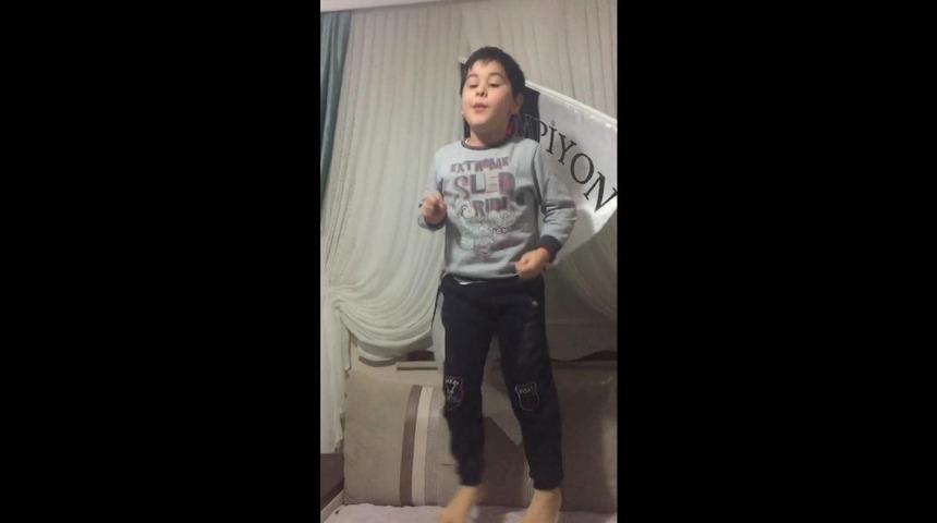 Okulları kar nedeniyle tatil eden Vali&rsquo;ye b&ouml;yle teşekk&uuml;r ettiler