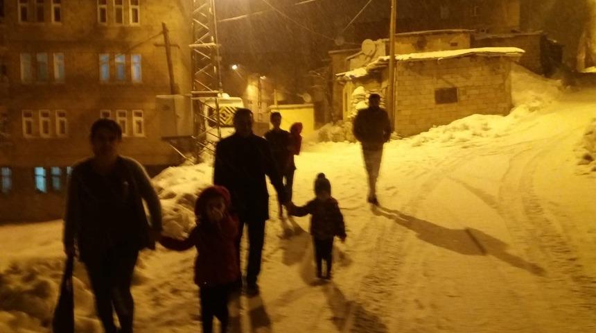 Hakkari&rsquo;de okullar tatil edildi