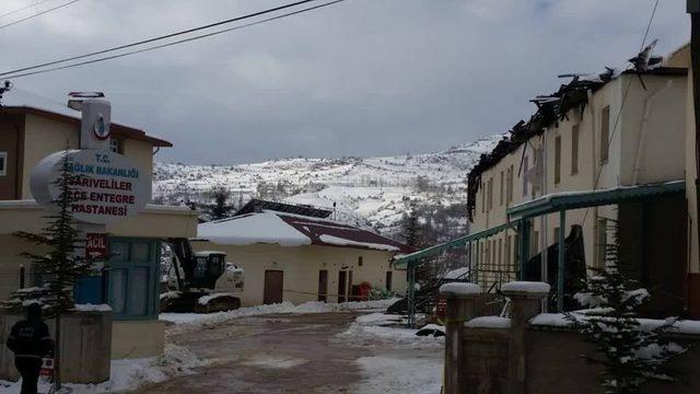 Hastane çatısında çıkan yangına kaynak sebep olmuş