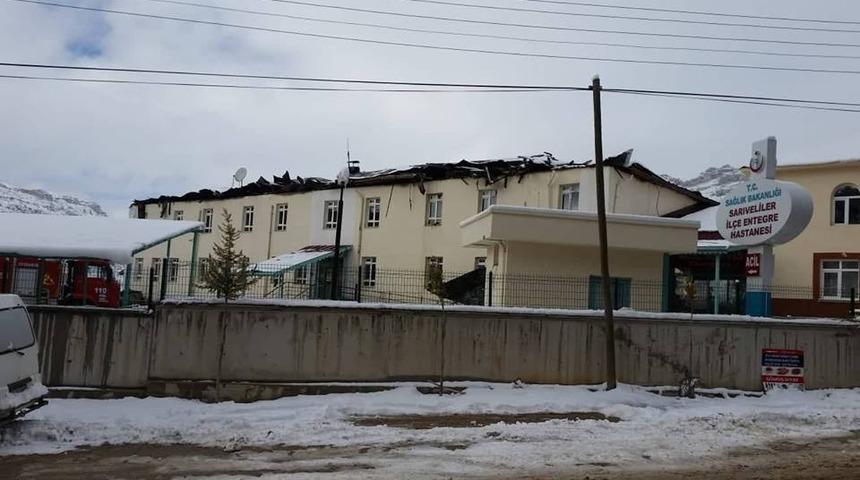 Hastane &ccedil;atısında &ccedil;ıkan yangına kaynak sebep olmuş