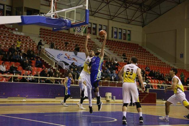 Denizli Basket yeni yıla namaglup girdi