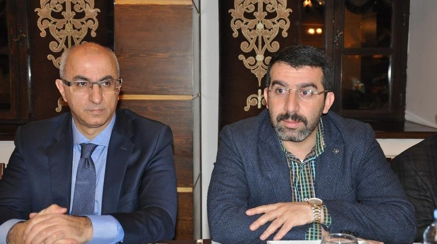AK Parti Kars y&ouml;netimi ve belediye başkan adayı basınla buluştu