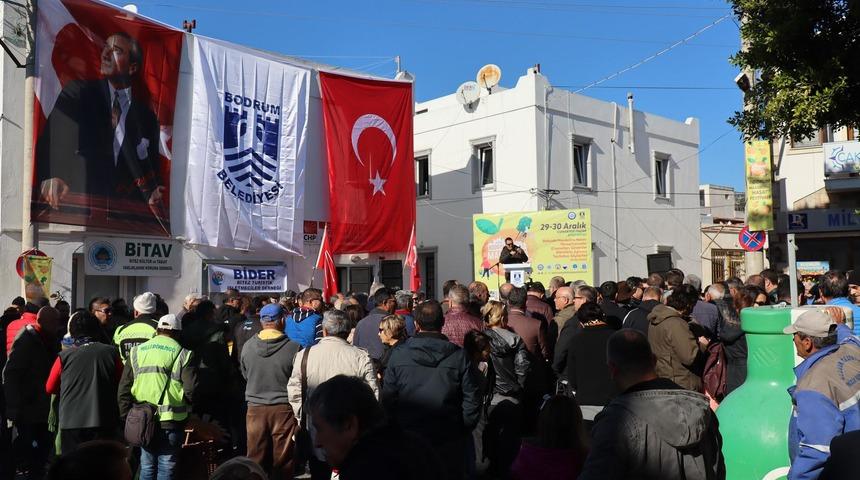 Festivalde, dalından mandalina koparmanın keyfini &ccedil;ıkardılar