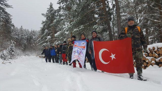 Soğuk havada yürüdüler