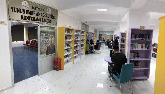 ‘Okul Koridorunda Kütüphane’ projesi öğrencilerin ilgi odağı oldu