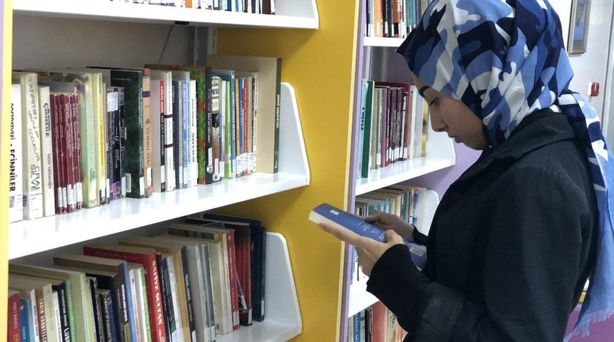 &lsquo;Okul Koridorunda K&uuml;t&uuml;phane&rsquo; projesi &ouml;ğrencilerin ilgi odağı oldu