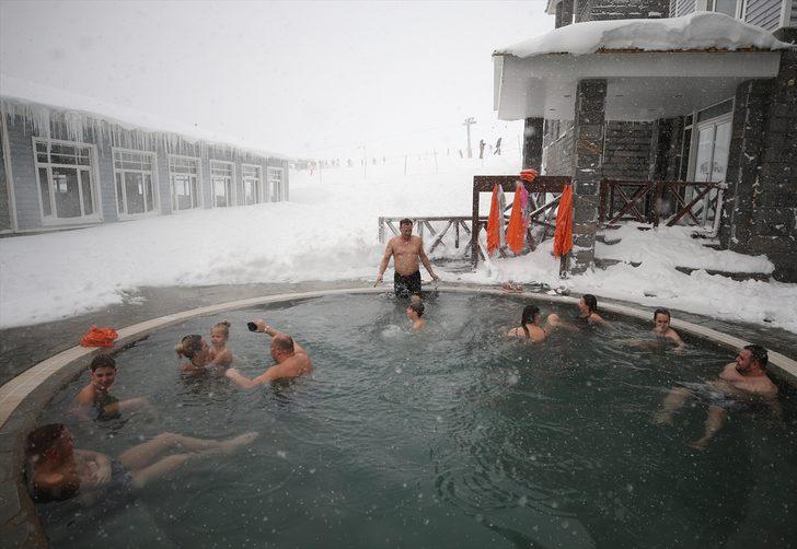 Uludağ'da buz gibi havada açık havuz keyfi  G2