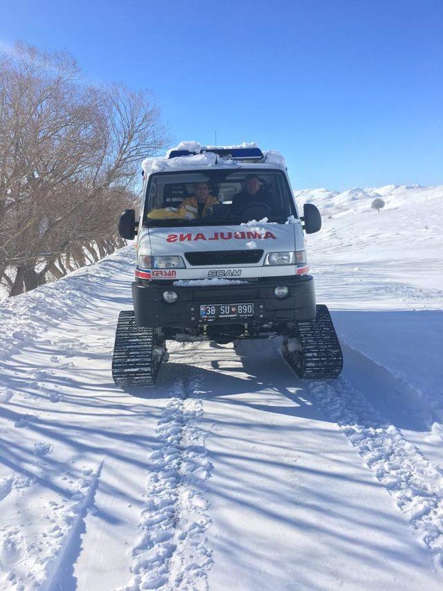 5 aylık Hüseyin bebeğe kapalı yolda paletli ambulansla ulaşıldı