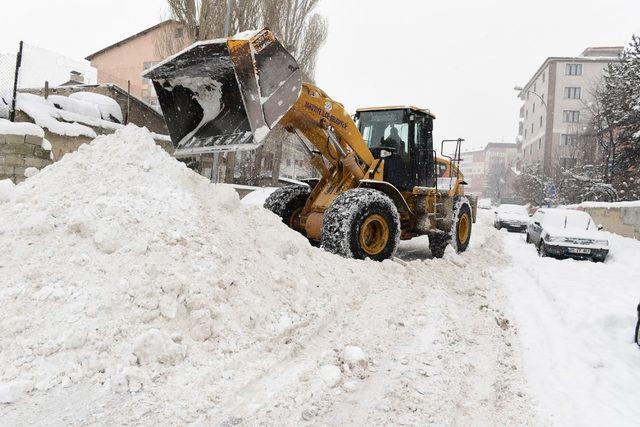 Yakutiye, kar çalışmalarına devam ediyor