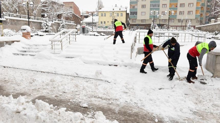 Yakutiye, kar &ccedil;alışmalarına devam ediyor