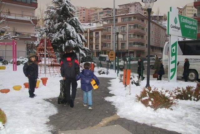 Çankaya Evlerinden çocuklara yeni yıl hediyesi