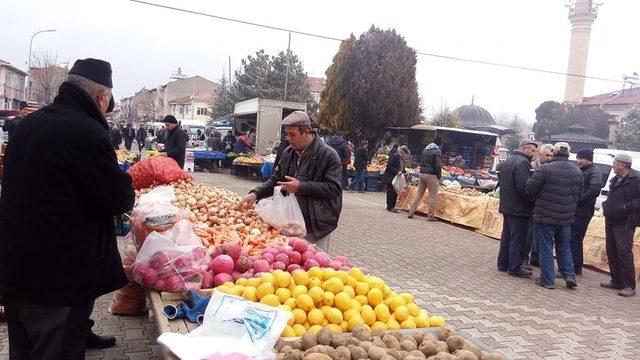 Bu pazar yarım asırdır dua ile açılıyor