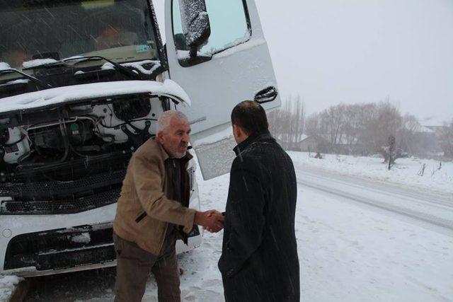 Tuzlama çalışmalarını sahaya inerek kontrol etti